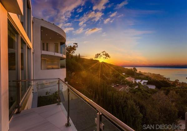 7430 Hillside Drive, La Jolla, California, United States 92037, 5 Bedrooms Bedrooms, ,4 BathroomsBathrooms,For sale,Hillside Drive,190035802