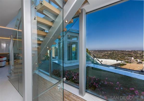 7430 Hillside Drive, La Jolla, California, United States 92037, 5 Bedrooms Bedrooms, ,4 BathroomsBathrooms,For sale,Hillside Drive,190035802