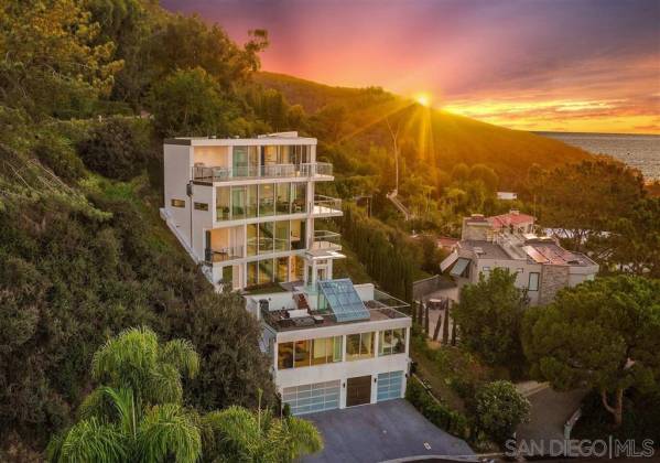 7430 Hillside Drive, La Jolla, California, United States 92037, 5 Bedrooms Bedrooms, ,4 BathroomsBathrooms,For sale,Hillside Drive,190035802