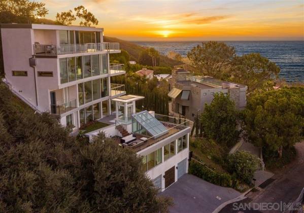 7430 Hillside Drive, La Jolla, California, United States 92037, 5 Bedrooms Bedrooms, ,4 BathroomsBathrooms,For sale,Hillside Drive,190035802