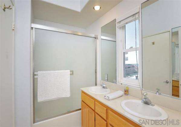 708 Seacoast Drive, Imperial Beach, California, United States 91932, 3 Bedrooms Bedrooms, ,1 BathroomBathrooms,For sale,Seacoast Drive,190045170