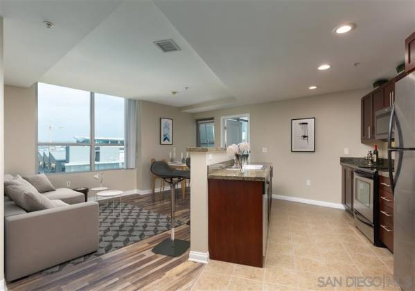 253 10th Ave, San Diego, California, United States 92101, 2 Bedrooms Bedrooms, ,For sale,10th Ave,190045992