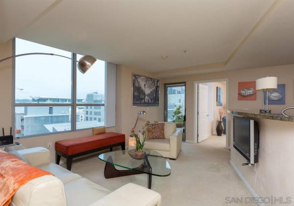 253 10th Ave, San Diego, California, United States 92101, 2 Bedrooms Bedrooms, ,For sale,10th Ave,190045992