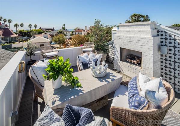 1107 F Avenue, Coronado, California, United States 92118, 5 Bedrooms Bedrooms, ,1 BathroomBathrooms,For sale,F Avenue,190046573