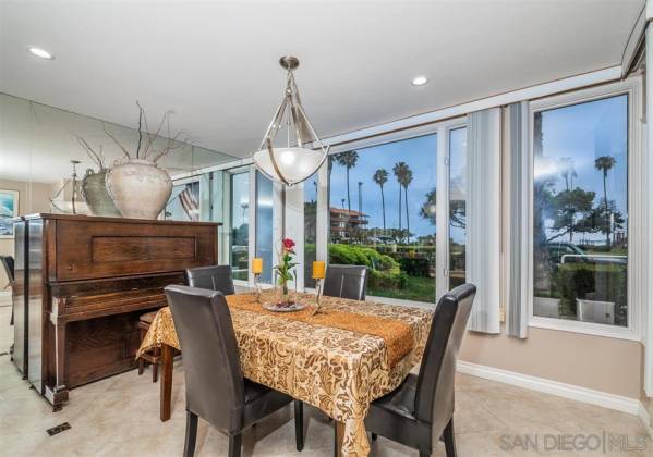 2120 Vallecitos, La Jolla, California, United States 92037, 2 Bedrooms Bedrooms, ,For sale,Vallecitos,190048110