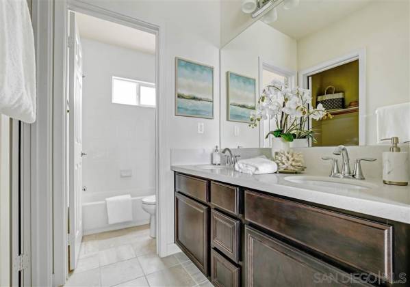 727 Magnolia Ave, Carlsbad, California, United States 92008, 4 Bedrooms Bedrooms, ,For sale,Magnolia Ave,190052295