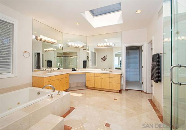 7202 Country Club Drive, La Jolla, California, United States 92037, 5 Bedrooms Bedrooms, ,1 BathroomBathrooms,For sale,Country Club Drive,190055396