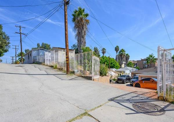 3840 FRANKLIN AVE., SANDIEGO, California, United States 92113, 4 Bedrooms Bedrooms, ,1 BathroomBathrooms,For sale,FRANKLIN AVE.,190056721