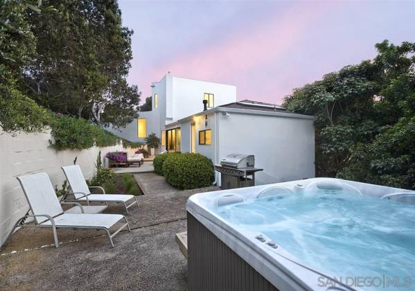 6097 Avenida Chamnez, La Jolla, California, United States 92037, 4 Bedrooms Bedrooms, ,1 BathroomBathrooms,For sale,Avenida Chamnez,190056863