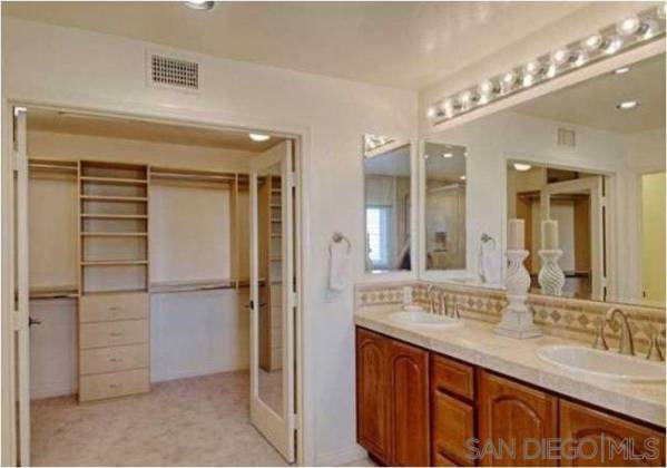 1334 Caminito Arriata, La Jolla, California, United States 92037, 4 Bedrooms Bedrooms, ,For sale,Caminito Arriata,190059895