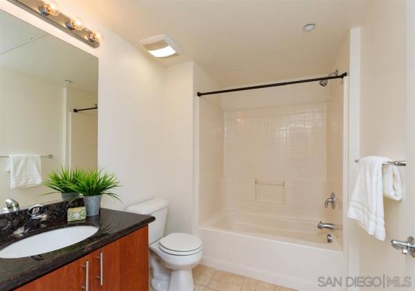 525 11Th Ave, San Diego, California, United States 92101, 2 Bedrooms Bedrooms, ,For sale,11Th Ave,190060628