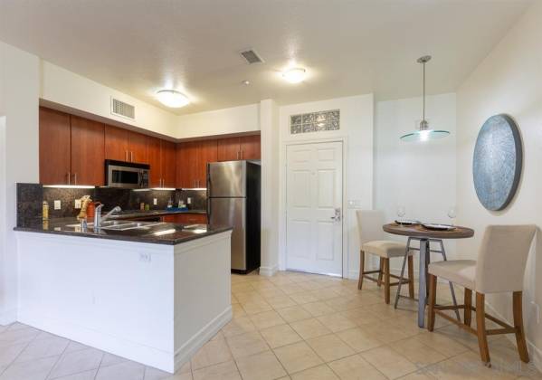 525 11Th Ave, San Diego, California, United States 92101, 2 Bedrooms Bedrooms, ,For sale,11Th Ave,190060628