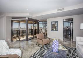 200 Harbor Drive, San Diego, California, United States 92101, 2 Bedrooms Bedrooms, ,For sale,Harbor Drive,190062968