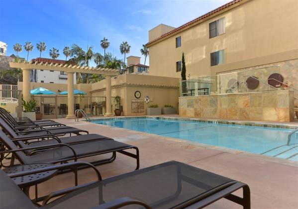 939 Coast Blvd, La Jolla, California, United States 92037, 2 Bedrooms Bedrooms, ,For sale,Coast Blvd,190065248