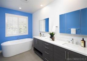 2820 Carleton St, San Diego, California, United States 92106, 3 Bedrooms Bedrooms, ,1 BathroomBathrooms,For sale,Carleton St,190065928