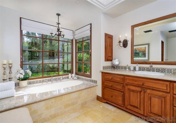 5449 La Granada, Rancho Santa Fe, California, United States 92067, 7 Bedrooms Bedrooms, ,2 BathroomsBathrooms,For sale,La Granada,200000474