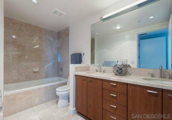 1205 Pacific Hwy, San Diego, California, United States 92101, 3 Bedrooms Bedrooms, ,For sale,Pacific Hwy,200004460