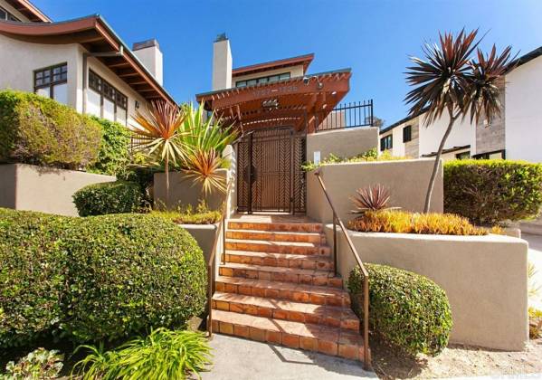 1733 Coast, Del Mar, California, United States 92014, 2 Bedrooms Bedrooms, ,For sale,Coast,200005227