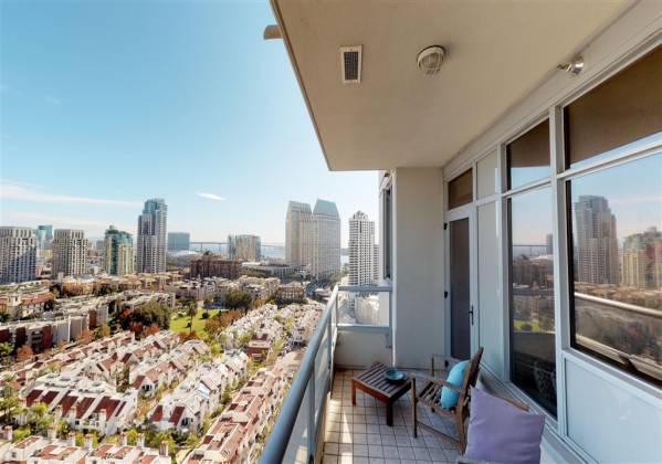 700 E Street, San Diego, California, United States 92101, 2 Bedrooms Bedrooms, ,For sale,E Street,200005256