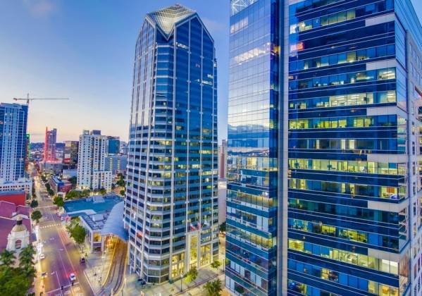 700 E Street, San Diego, California, United States 92101, 2 Bedrooms Bedrooms, ,For sale,E Street,200005256