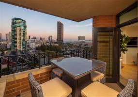 500 Harbor Dr, San Diego, California, United States 92101, 2 Bedrooms Bedrooms, ,For sale,Harbor Dr,200005264