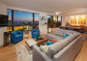 500 Harbor Dr, San Diego, California, United States 92101, 2 Bedrooms Bedrooms, ,For sale,Harbor Dr,200005264