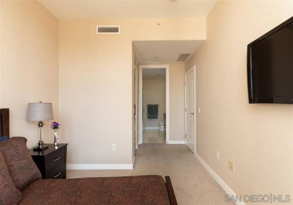 550 Front Street, San Diego, California, United States 92101, 2 Bedrooms Bedrooms, ,For sale,Front Street,200005563