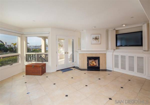 1099 1st Street, Coronado, California, United States 92118, 2 Bedrooms Bedrooms, ,1 BathroomBathrooms,For sale,1st Street,200005720