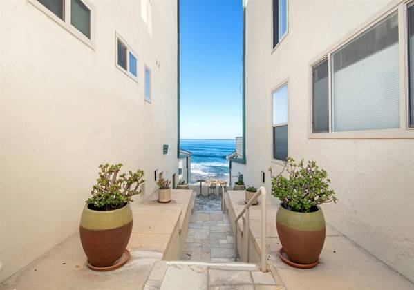 240 Coast Blvd, La Jolla, California, United States 92037, 2 Bedrooms Bedrooms, ,For sale,Coast Blvd,200005791