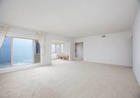 240 Coast Blvd, La Jolla, California, United States 92037, 2 Bedrooms Bedrooms, ,For sale,Coast Blvd,200005791