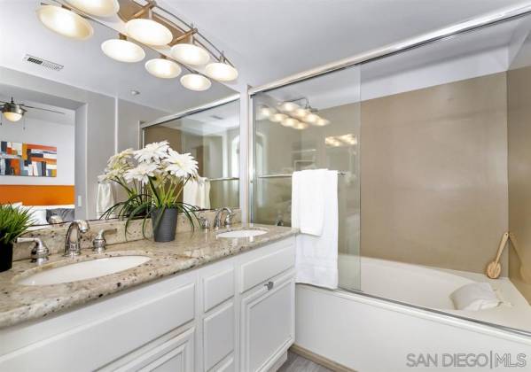 301 G St, San Diego, California, United States 92101, 2 Bedrooms Bedrooms, ,1 BathroomBathrooms,For sale,G St,200005959