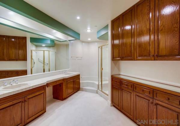 1099 1st Street, Coronado, California, United States 92118, 2 Bedrooms Bedrooms, ,1 BathroomBathrooms,For sale,1st Street,200006016