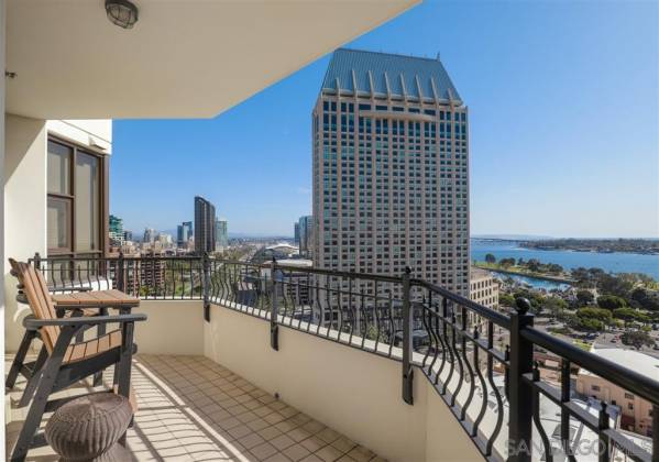 700 Harbor Dr, San Diego, California, United States 92101, 2 Bedrooms Bedrooms, ,For sale,Harbor Dr,200007383