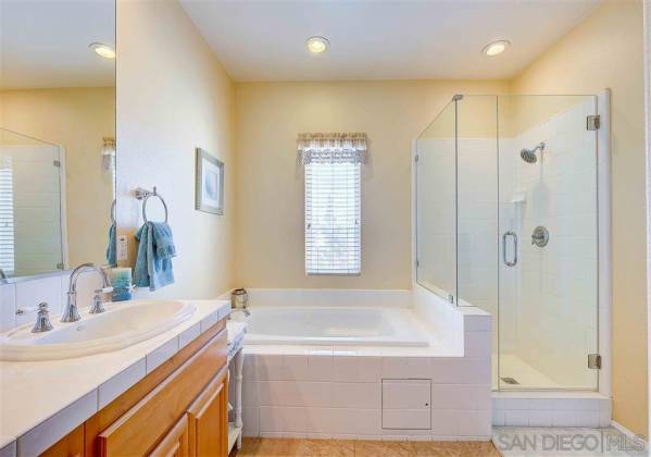 3862 Quarter Mile Dr, San Diego, California, United States 92130, 3 Bedrooms Bedrooms, ,1 BathroomBathrooms,For sale,Quarter Mile Dr,200007884