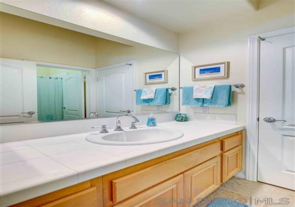 3862 Quarter Mile Dr, San Diego, California, United States 92130, 3 Bedrooms Bedrooms, ,1 BathroomBathrooms,For sale,Quarter Mile Dr,200007884