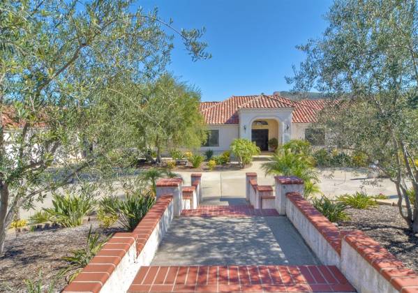 2325 Vista Royal, Vista, California, United States 92084, 5 Bedrooms Bedrooms, ,2 BathroomsBathrooms,For sale,Vista Royal,200008017