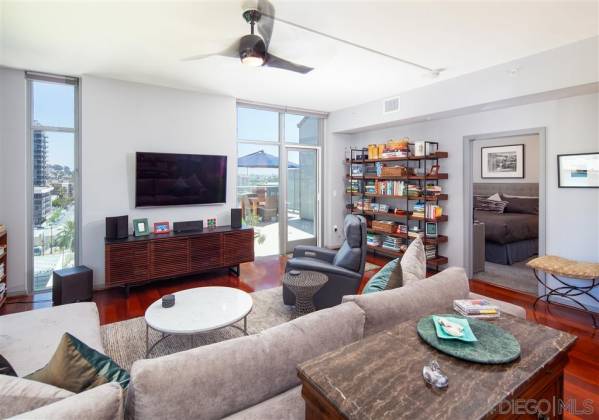 253 10Th Ave, San Diego, California, United States 92101, 2 Bedrooms Bedrooms, ,For sale,10Th Ave,200008381