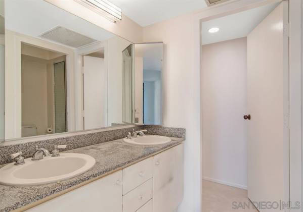 500 Harbor Dr, San Diego, California, United States 92101, 2 Bedrooms Bedrooms, ,For sale,Harbor Dr,200008957