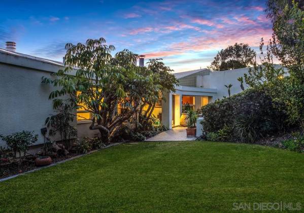 925 Havenhurst Dr, La Jolla, California, United States 92037, 6 Bedrooms Bedrooms, ,1 BathroomBathrooms,For sale,Havenhurst Dr,200009139