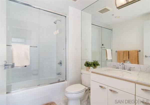 645 Front St., San Diego, California, United States 92101, 2 Bedrooms Bedrooms, ,1 BathroomBathrooms,For sale,Front St.,200009485