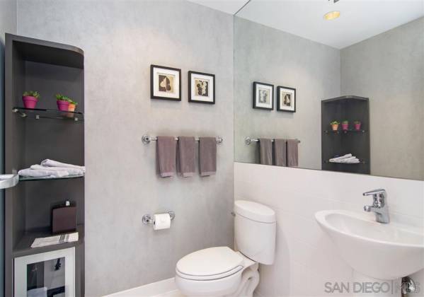 645 Front St., San Diego, California, United States 92101, 2 Bedrooms Bedrooms, ,1 BathroomBathrooms,For sale,Front St.,200009485