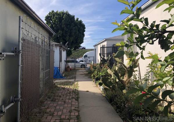 117 Roosevelt Ave, National City, California, United States 91950, 2 Bedrooms Bedrooms, ,For sale,Roosevelt Ave,200010280