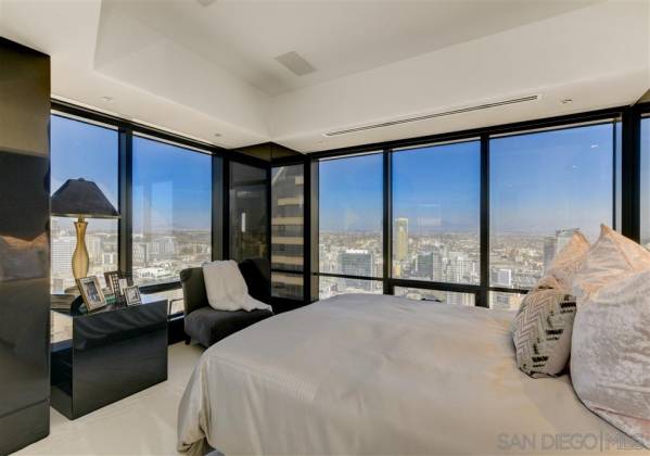 100 Harbor Dr, San Diego, California, United States 92101, 3 Bedrooms Bedrooms, ,For sale,Harbor Dr,200010411