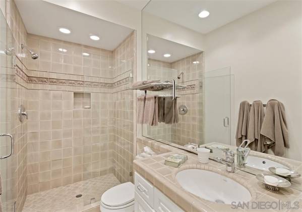 7933 Prospect Place, La Jolla, California, United States 92037, 3 Bedrooms Bedrooms, ,For sale,Prospect Place,200010552