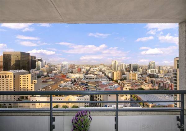 700 Front Street, San Diego, California, United States 92101, 2 Bedrooms Bedrooms, ,1 BathroomBathrooms,For sale,Front Street,200010560