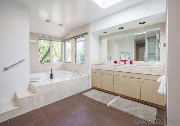 5916 Via Zurita, La Jolla, California, United States 92037, 7 Bedrooms Bedrooms, ,1 BathroomBathrooms,For sale,Via Zurita,200010612