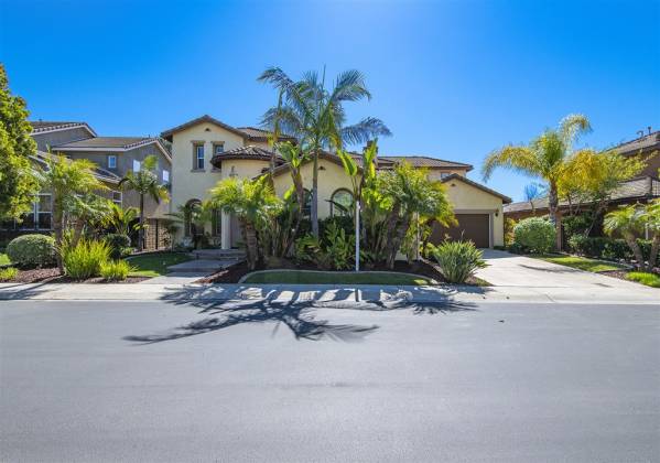 2340 Douglaston Gln, Escondido, California, United States 92026, 5 Bedrooms Bedrooms, ,1 BathroomBathrooms,For sale,Douglaston Gln,200010669