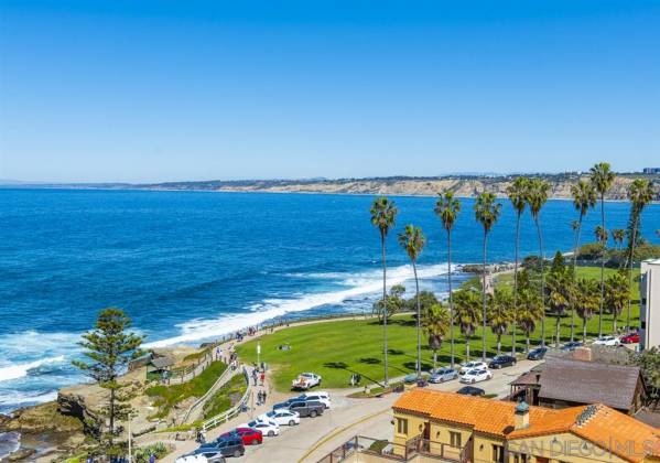 939 Coast Blvd, La Jolla, California, United States 92037, 2 Bedrooms Bedrooms, ,For sale,Coast Blvd,200010899