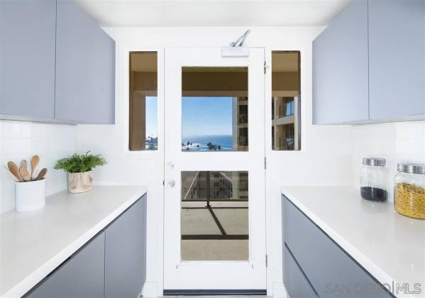 939 Coast Blvd, La Jolla, California, United States 92037, 2 Bedrooms Bedrooms, ,For sale,Coast Blvd,200010899