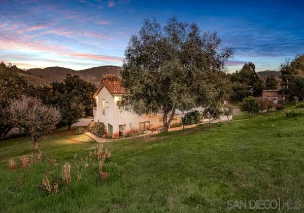 7706 Camino Sereno, Escondido, California, United States 92029, 4 Bedrooms Bedrooms, ,For sale,Camino Sereno,200010959